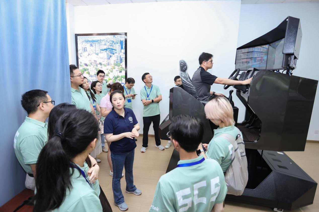 学校以“教育