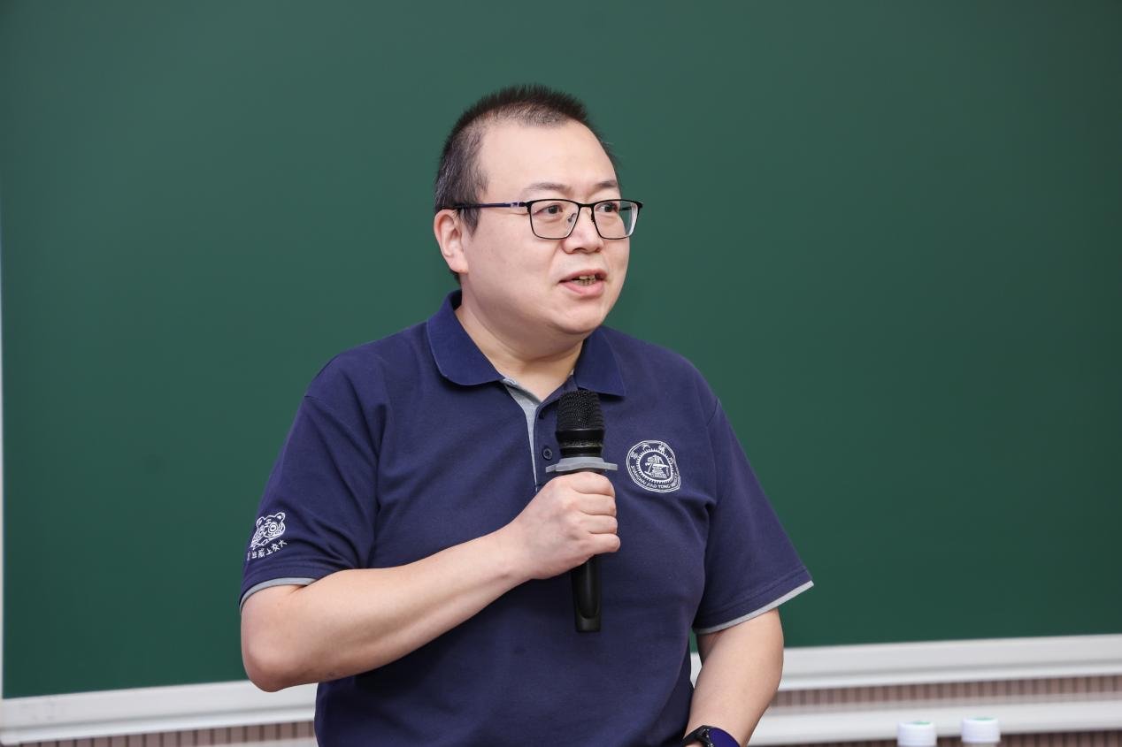 终身教育学院副院长陈猛