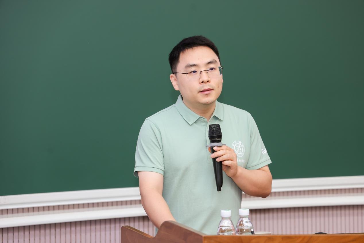 计算机学院党委副书记姚建国